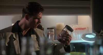 He was boned like a fish I've never seen anything like this - Predator 2