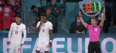 He brings on Rashford and Sancho, - The Final: Attack on Wembley