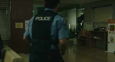 He broke his leg,
but he didn't hit his head. - Shoplifters