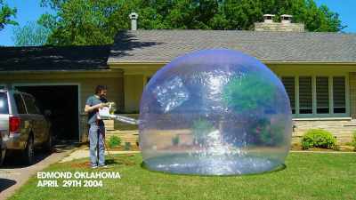 He brought a leaf blower and we
blew it up in our front yard, - The Flaming Lips Space Bubble Film