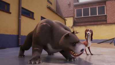 He came back for his girlfriend. That's so cute! - The Queen's Corgi
