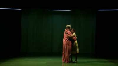 He can't breathe, - National Theatre Live: Nye
