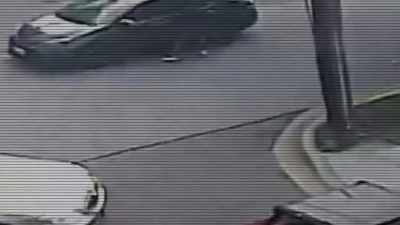 He can't get into
the driver's side. - Final Moments