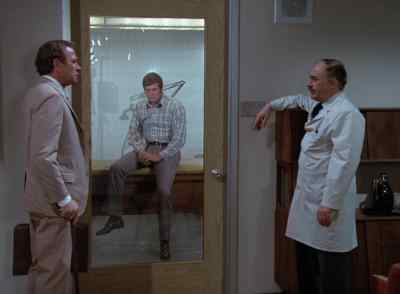 He can't see us? - The Six Million Dollar Man