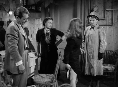 He can't take his eyes off my legs - All About Eve