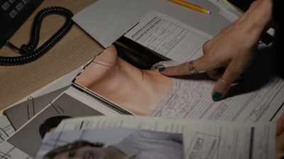 He had chloe's dna
in his fingernails, - Allegiance