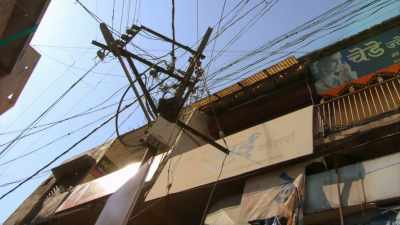 He climbs a utility pole
and grabs a transformer. - The UnBelievable with Dan Aykroyd