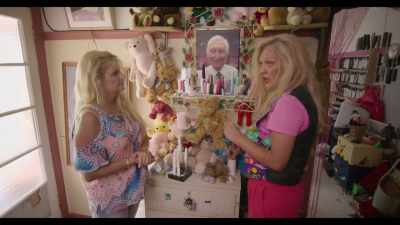 -He did all the collecting.
-No, you had input, darling. - Lunatics