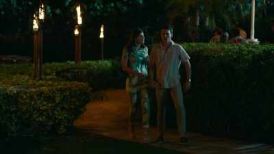 He did not tell us that
she chartered that boat - The White Lotus