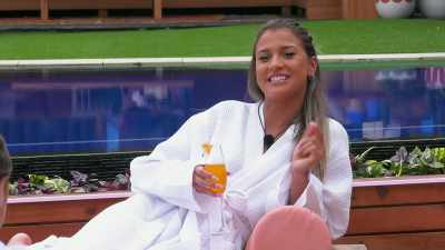 >> HE DID THE SAME THING TO ME
WHERE HE WOULD REALLY OPEN UP - Love Island