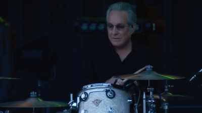 He directed me to
stop playing completely, - Road Diary: Bruce Springsteen and The E Street Band