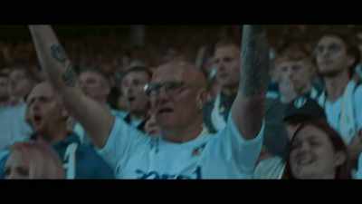 He disagrees with the referee,
he's going to take a caution - Take Us Home: Leeds United