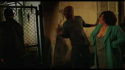 - He does whatever he wants here!
- Ridiculous! It's every night, now? - Paradise Lost