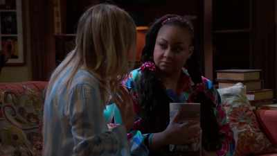 He doesn't chew, he
doesn't swallow. Is it possible - Raven's Home