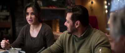 He doesn't slice a tomato for me,
and he makes lentils for you. - Tiger Zinda Hai