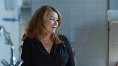 He doesn't trust anyone. He doesn't trust anyone. - Inside the Mind of a Con Artist