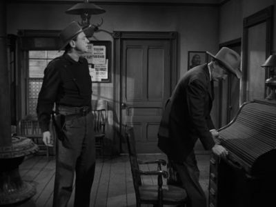 He don't look so tough to somebody - The Gunfighter