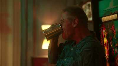 He was Eddie Money's
rhythm guitar - Lodge 49