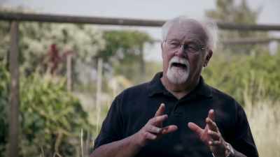 He finds metallic parts
that ultimately prove - World's Most Evil Killers