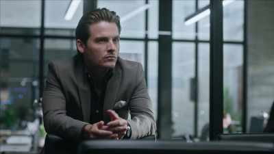 He gets out to check on her
when our second unsub, - The Rookie: Feds