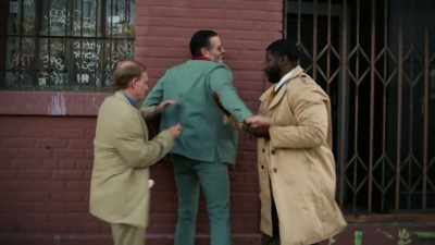 He gets so panicked that he
decides to flee the country, - History's Greatest Heists with Pierce Brosnan