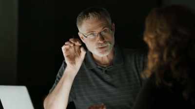 He gets it under control, - Inside the Mind of a Con Artist