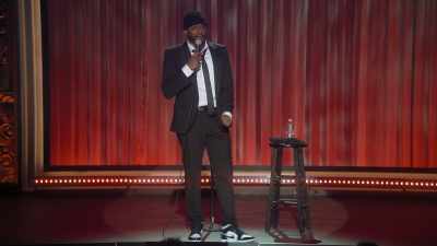 He getting his ass beat. - Marlon Wayans Presents: The Headliners