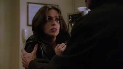 He gives his ingénue
a beautiful gift, - Charmed