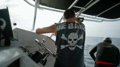 He goes down like that, - Deadliest Catch: Bloodline
