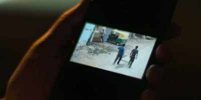 He goes into a house. - Crime Stories: India Detectives