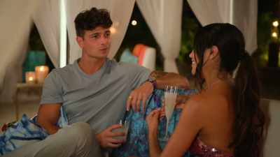 He goes, "You gave
a wristband to Collin, - FBoy Island