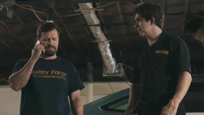 - He got kicked a little.
- Someone's dead. He got kicked a bit. - Tires