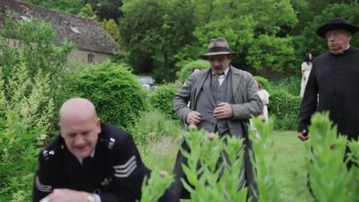 HE GRUNTS - Father Brown