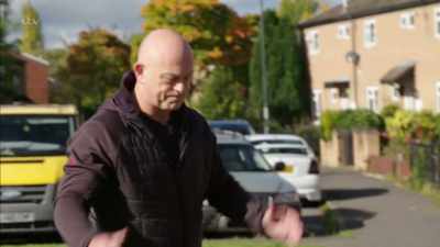 HE GRUNTS - Britain's Tiger Kings - On the Trail with Ross Kemp