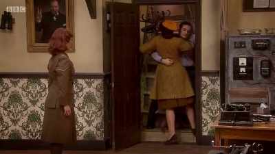 HE GRUNTS - The Goes Wrong Show