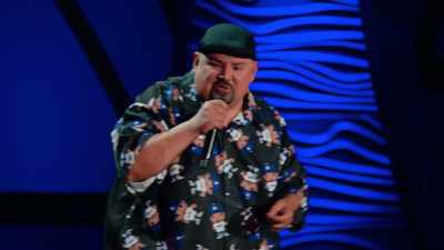 He hands me the microphone,
gives me a hug, - Gabriel Iglesias: Stadium Fluffy