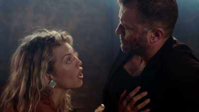 He... He gave me no choice.
He had my daughter. - The Weapon