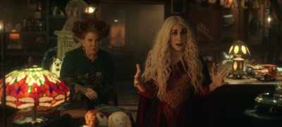 -He... He's alive?
-Of course, not you ninny. - Hocus Pocus 2