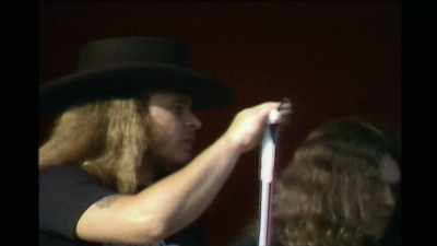 He had his feet propped up
on the table. - If I Leave Here Tomorrow: A Film About Lynyrd Skynyrd