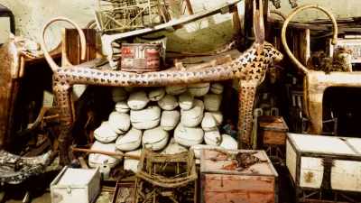 He and his team set about
obsessively cataloguing - Tutankhamun: Secrets of the Tomb