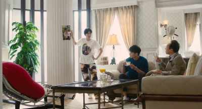 He hurt my Kitty.
He won't get away with it! - The Confidence Man JP - The Movie -