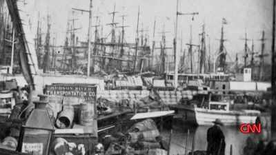 >> HE IS SEEN A GROWING
INDUSTRIAL NORTH. - Lincoln: Divided We Stand