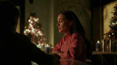 - He just doesn't seem like
someone who's in a relationship. - A Sprinkle of Christmas