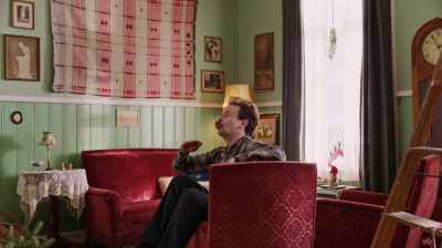 He just gets so frustrated
when he doesn't see what I see. - Teddy's Christmas