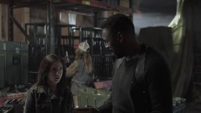 He just handed them over? - Fear the Walking Dead
