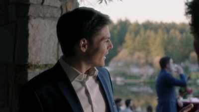 He was just saying
how great it is - Pretty Little Liars: The Perfectionists