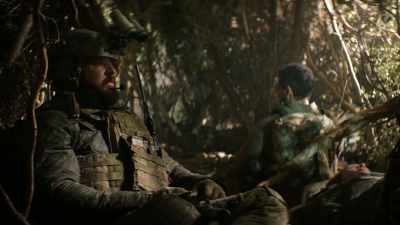 He just had to stay put,
let himself be rescued; - SEAL Team
