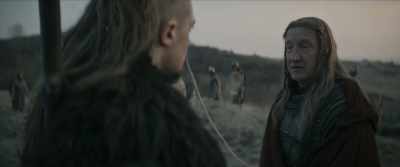 -He is keeping your son hostage?
-You take the son, you take a future king. - The Last Kingdom: Seven Kings Must Die