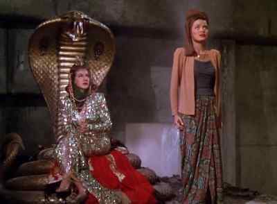- He killed King Cobra! - Cobra Woman