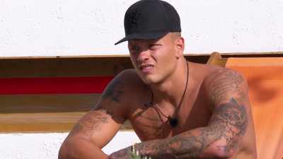 He knows
I'm not going in there. - Love Island